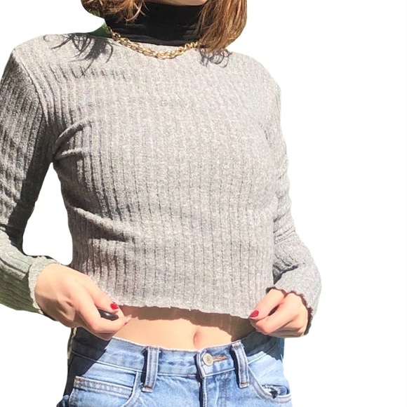 FOREVER 21 gray knit lettuce edge long sleeve crew neck minimalist crop top - Picture 2 of 9